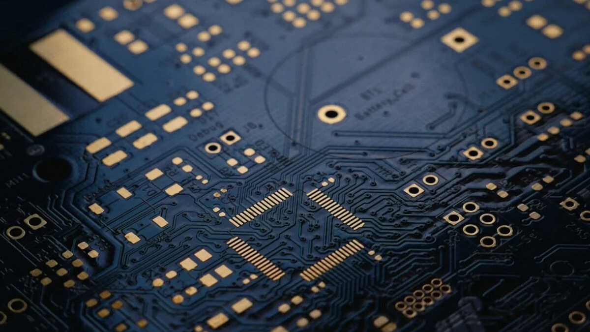 PCB y procesador inteligentes para cortapelos con IA, diseñados para la precisión del peluquero profesional y el control adaptativo del motor.